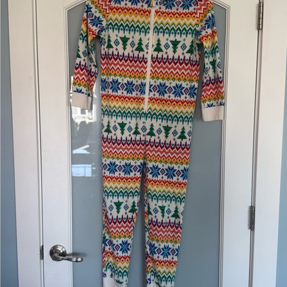 Old Navy kids size 8 pajama/onsie. Perfect for Christmas 
Smoke free home